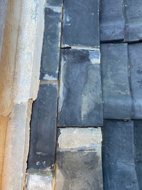 熨斗瓦には不適切な漆喰処理